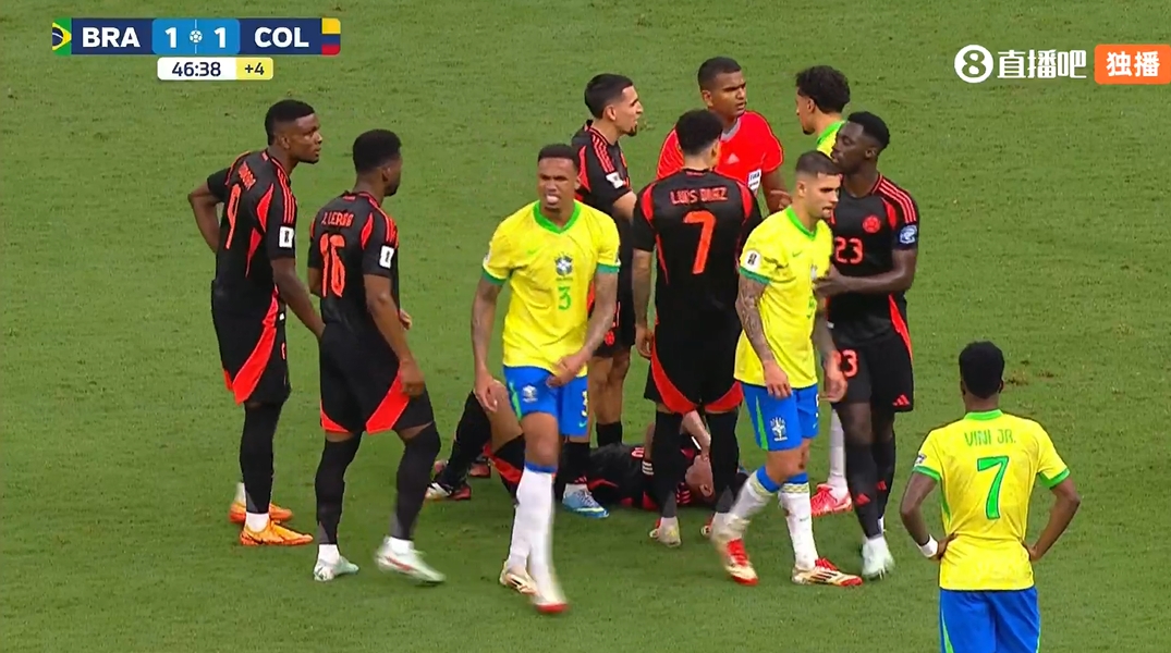  南美味道！加布里埃爾一臂干翻J羅染黃，后者痛苦捂面