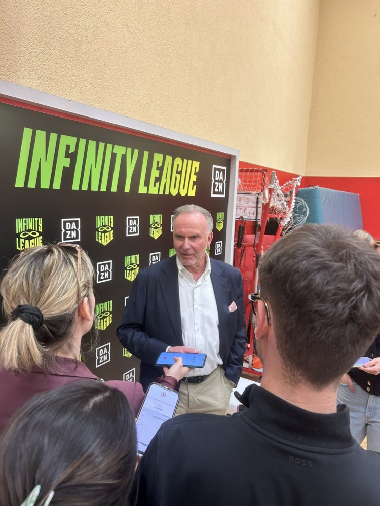  魯梅尼格：23年是教練想格雷茨卡離隊(duì)而非管理層，他現(xiàn)在踢得很好