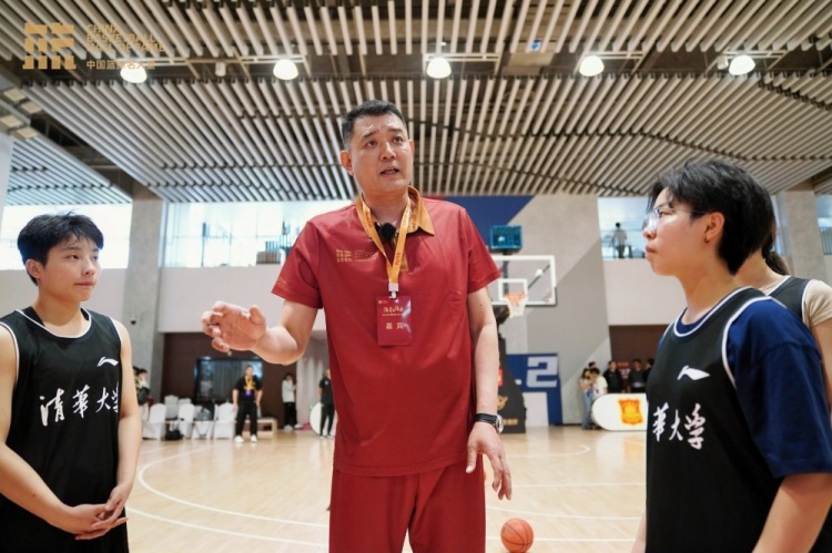  中國籃球名人堂訓(xùn)練課 蔣興權(quán)&胡衛(wèi)東&鞏曉彬等人現(xiàn)場授課