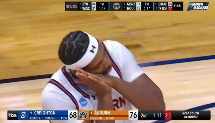  致敬小學(xué)生！奧本大學(xué)丹佛-瓊斯高難度2+1后獻(xiàn)出庫(kù)里“晚安安”