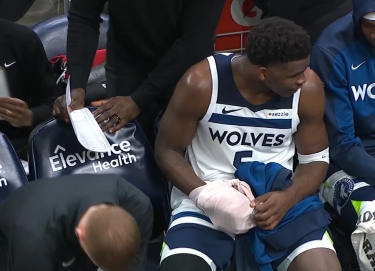  受傷病影響！愛德華茲19投7中&三分11中1 得到17分2板4助1斷