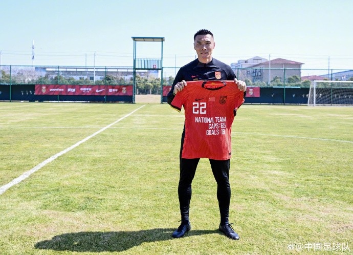  向退役的前國(guó)家隊(duì)球員于大寶表達(dá)感謝、送上祝福