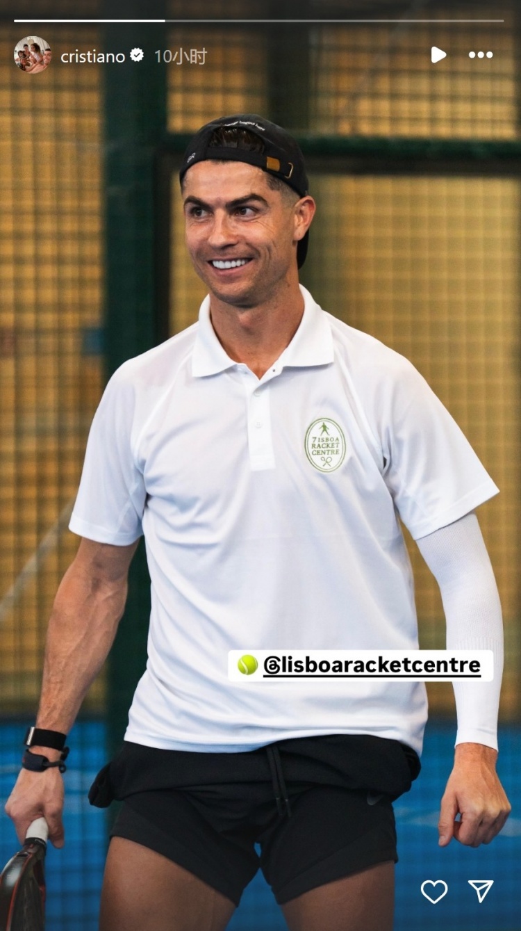  休閑時光！C羅社媒曬打板式網(wǎng)球照片