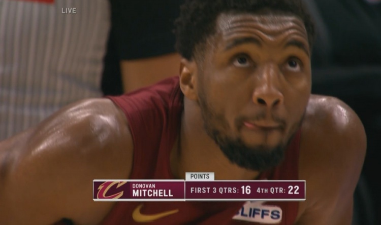  力挽狂瀾！多諾萬(wàn)-米切爾第四節(jié)7中6已砍22分 前三節(jié)合計(jì)16分