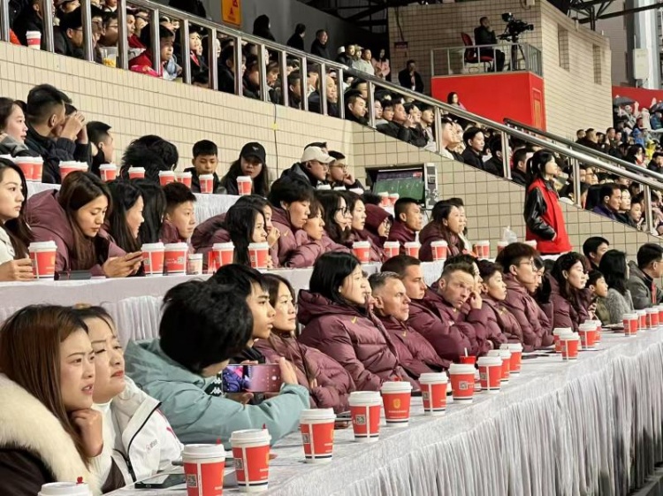  北青體育：中國(guó)女足現(xiàn)身中甲賽場(chǎng)，觀看重慶銅梁龍vs遼寧鐵人