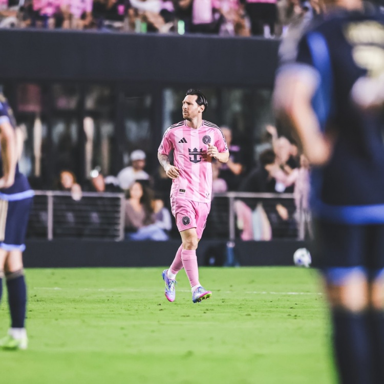  復(fù)出進(jìn)球助球隊(duì)登頂東部！梅西社媒曬照慶祝勝利