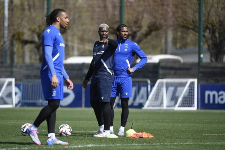  西塞：我現(xiàn)在是歐塞爾的前鋒教練、媒體顧問和音樂DJ！