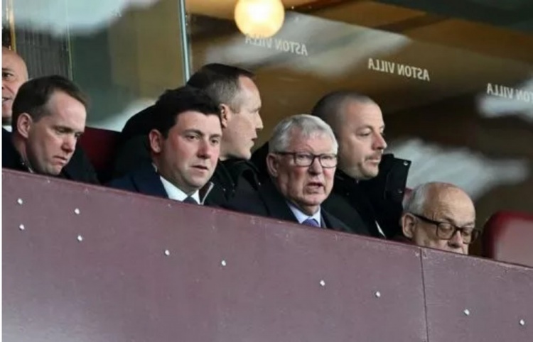  83歲弗格森觀戰(zhàn)青年足總杯半決賽，曼聯(lián)U18點球大戰(zhàn)落敗