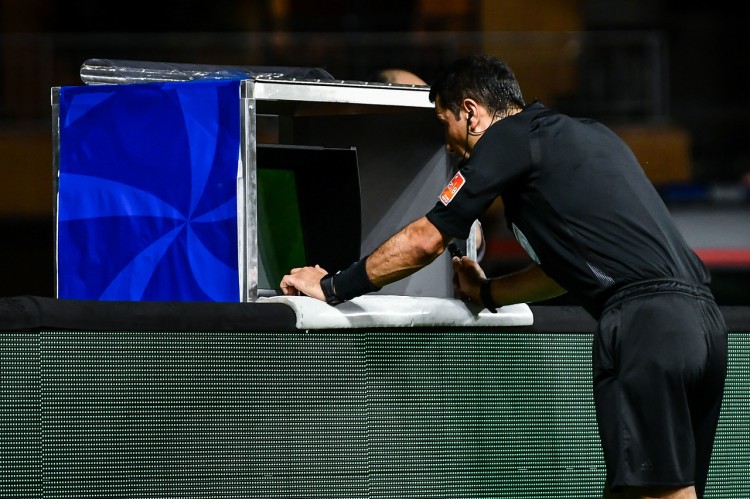  超過(guò)五分半！伯恩茅斯vs狼隊(duì)成就英格蘭足球史上時(shí)間最長(zhǎng)VAR核查