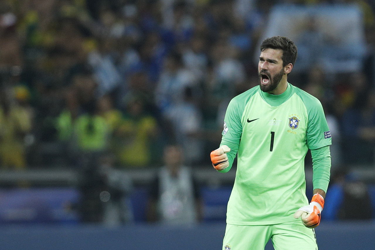  利物浦官方：阿利森離開巴西國家隊返回俱樂部，他將接受隊醫(yī)檢查