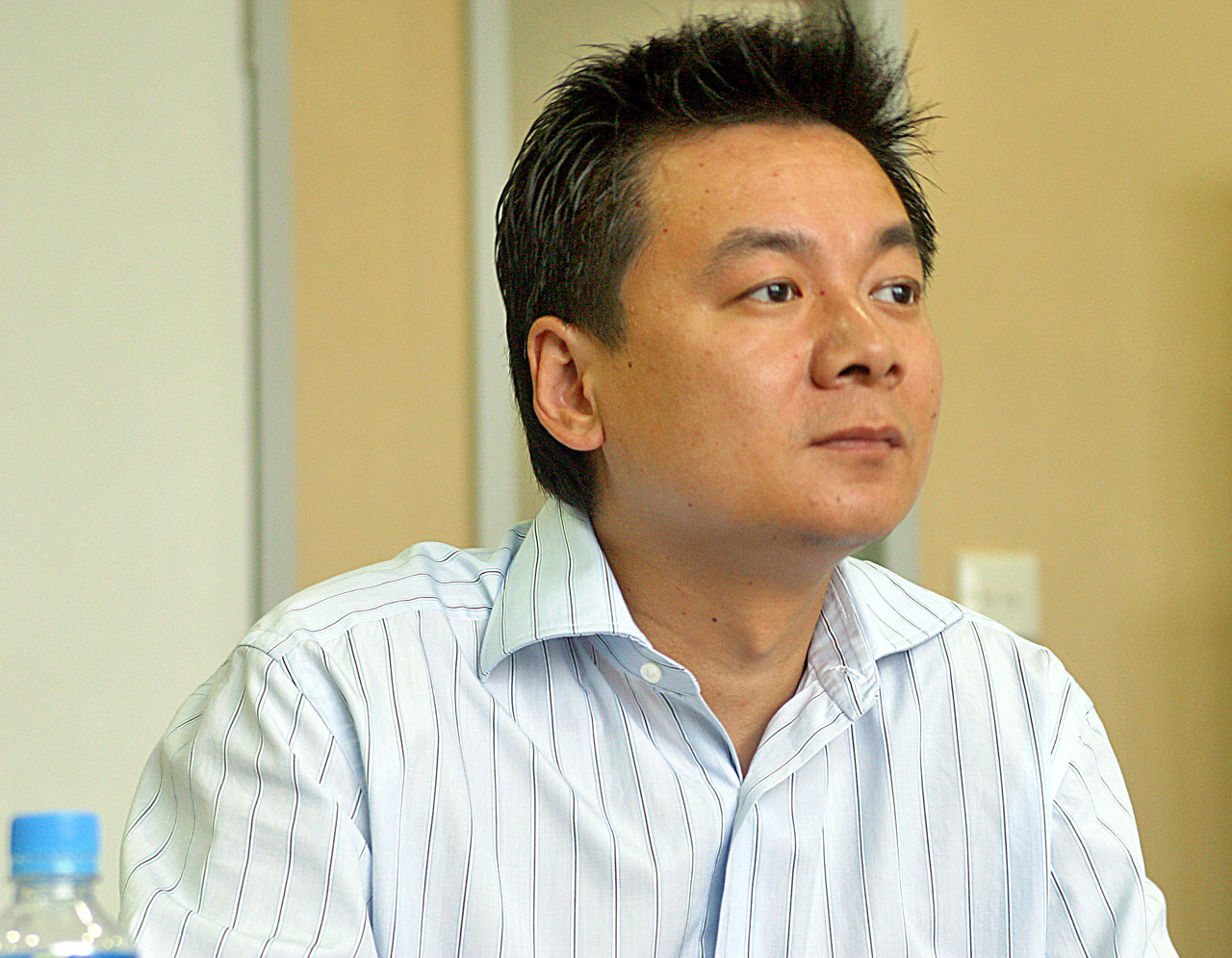  準(zhǔn)備出戰(zhàn)！59歲朱駿再戰(zhàn)足協(xié)杯，位列上海橘橙本場替補(bǔ)名單