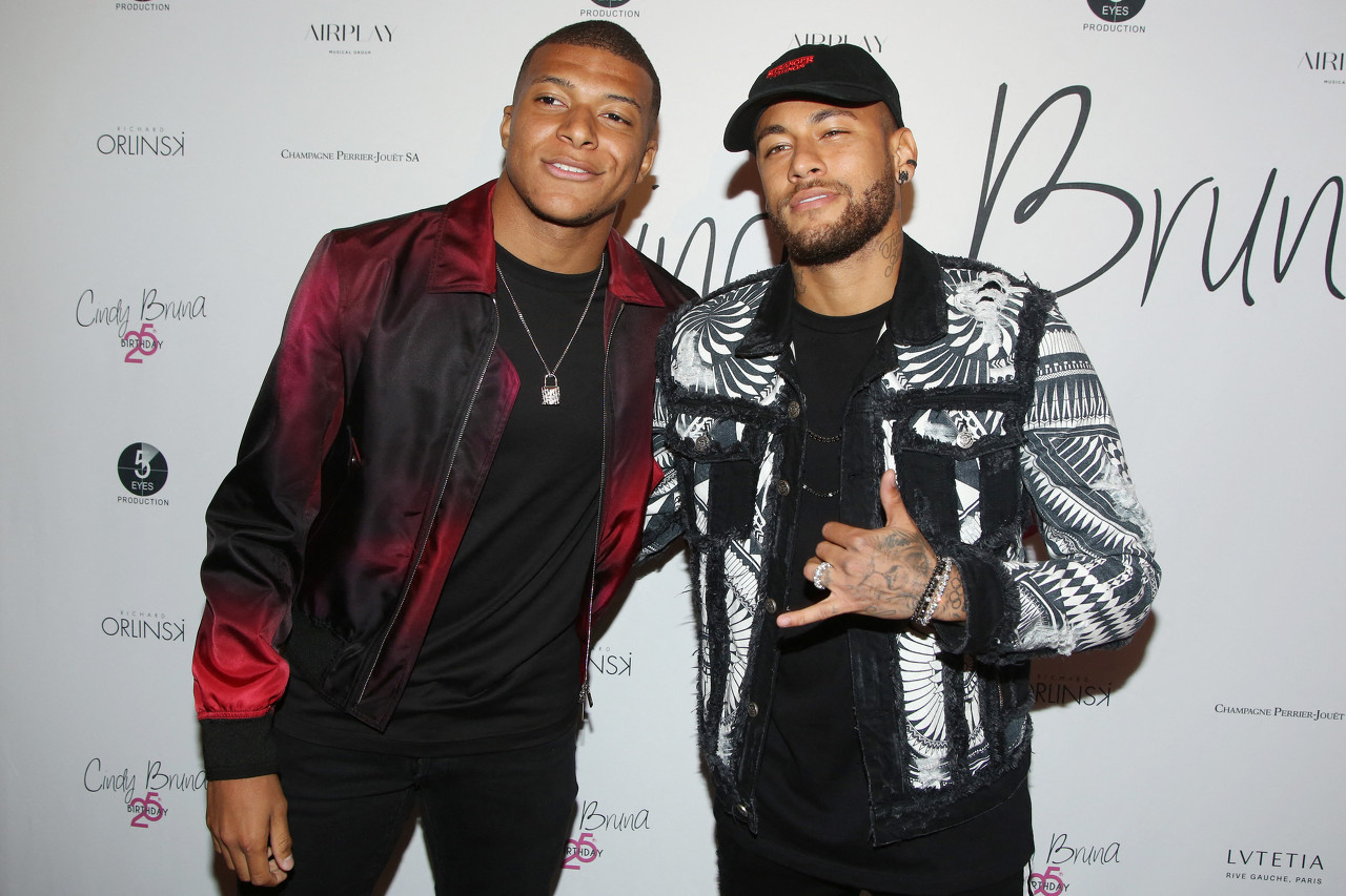  喝多了？隊報：內(nèi)馬爾曾在巴黎夜總會逃單，最后是姆巴佩替他結(jié)賬