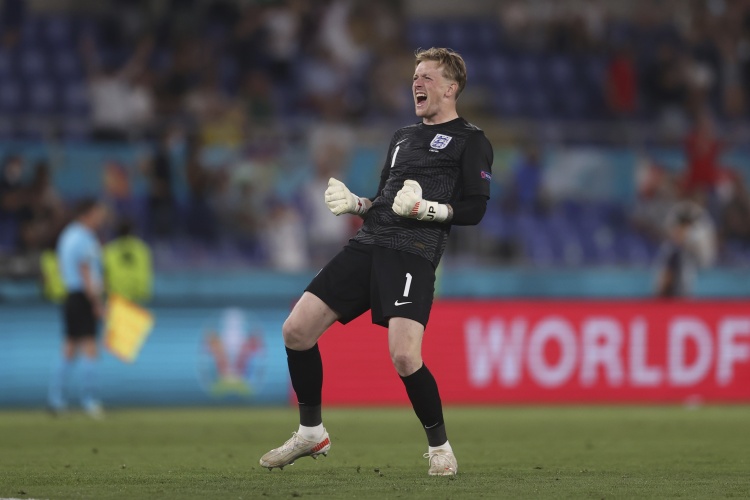  皮克福德為英格蘭出戰(zhàn)75場追平喬-哈特及希曼，僅次于彼得-希爾頓