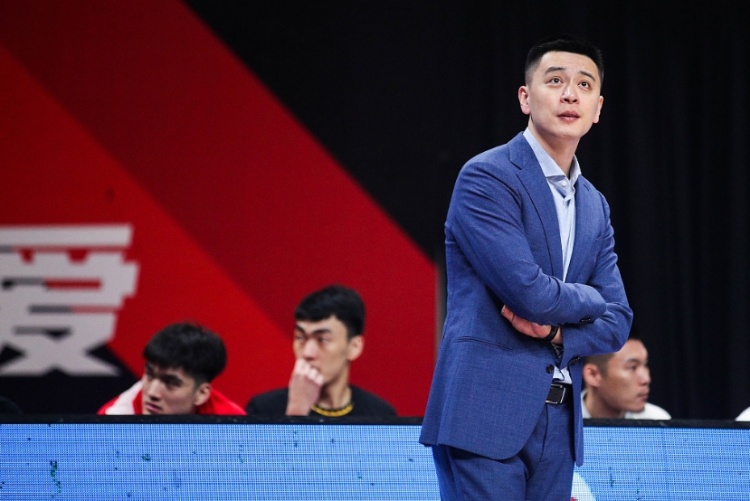  楊鳴：現(xiàn)階段比賽強(qiáng)度和季后賽沒(méi)多大區(qū)別 如何保持健康令人頭疼