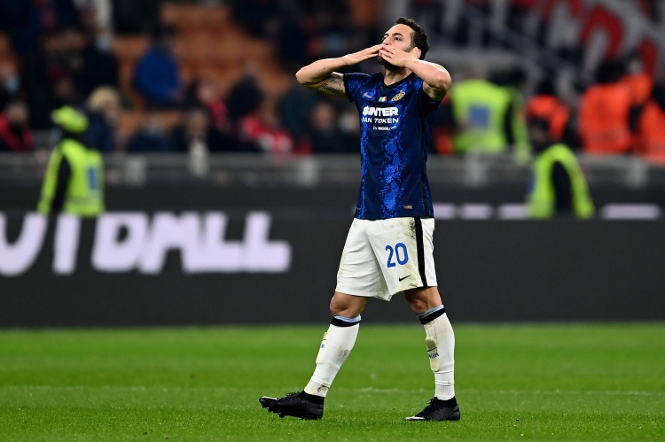  意媒：小因扎吉在半場(chǎng)將恰20換下，是因?yàn)榕滤约t牌錯(cuò)過(guò)對(duì)陣尤文