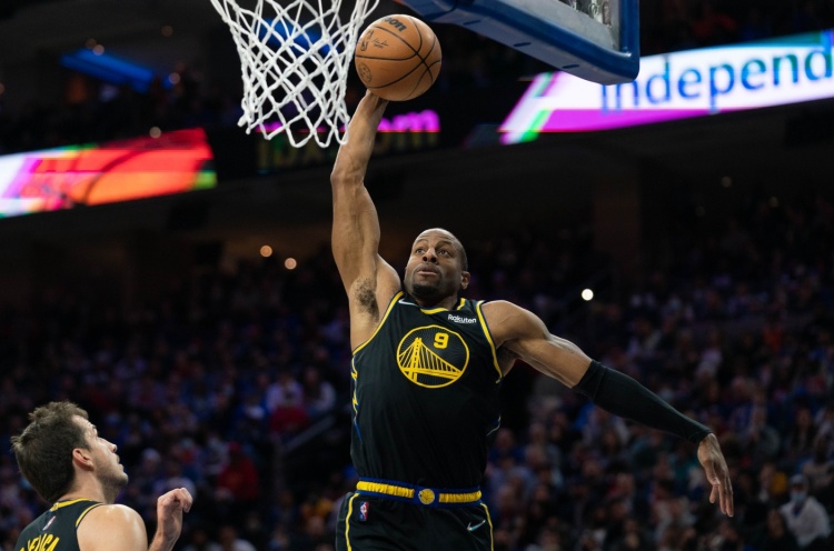  庫(kù)里：伊戈達(dá)拉設(shè)立了標(biāo)準(zhǔn) 他的傳奇比總冠軍旗幟和戒指更重要