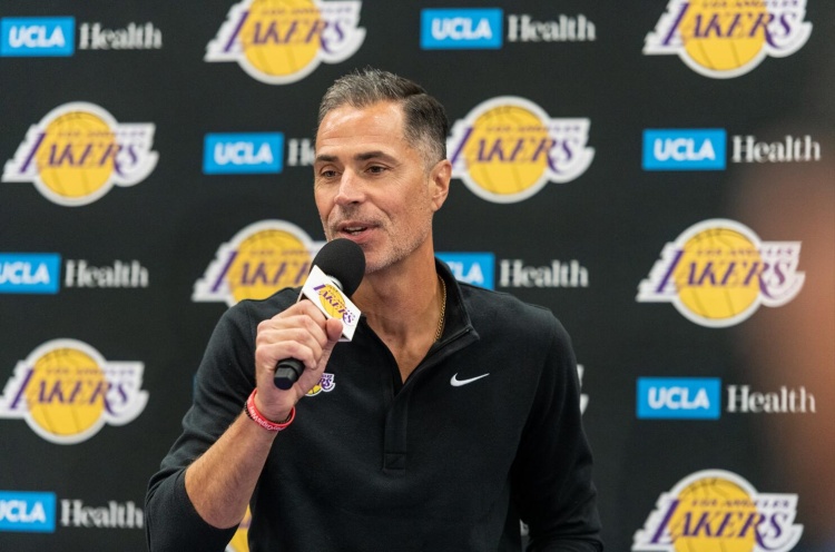  A-史密斯：最近佩林卡主動找我聊過 他知道我支持湖人進(jìn)總決賽