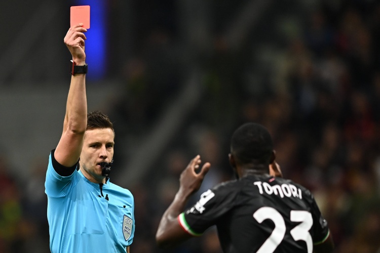  意裁協(xié)高層談托莫里紅牌：若是直紅VAR會(huì)介入，兩黃變一紅沒(méi)辦法