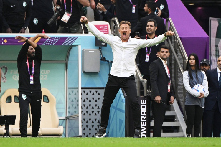  足球報：沙特隊主帥擔心主力狀態(tài)，對中國隊前只有兩次戰(zhàn)術合練