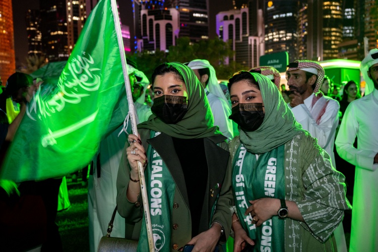  沙特媒體：沙特球迷會準(zhǔn)備了1萬面小旗子和20面大旗，以支持球隊