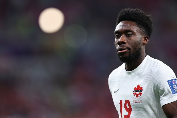  希望無礙，羅馬諾：阿方索-戴維斯因腳踝受傷提前被換下