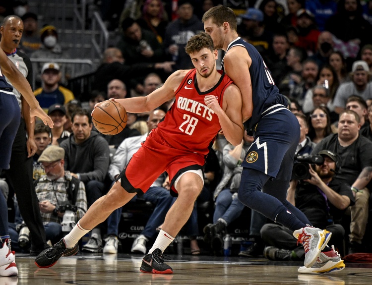  申京成為NBA歷史第2個(gè)單賽季多次0失誤斬獲三雙的中鋒 比肩約基奇