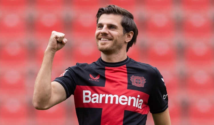  踢球者：霍夫曼傷愈后在藥廠機會寥寥，阿德利復(fù)出或加劇他的困境