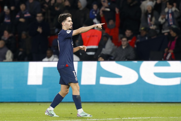  大核！維蒂尼亞本賽季歐冠對(duì)方半場(chǎng)傳球成功率92.9% 同期中場(chǎng)最高