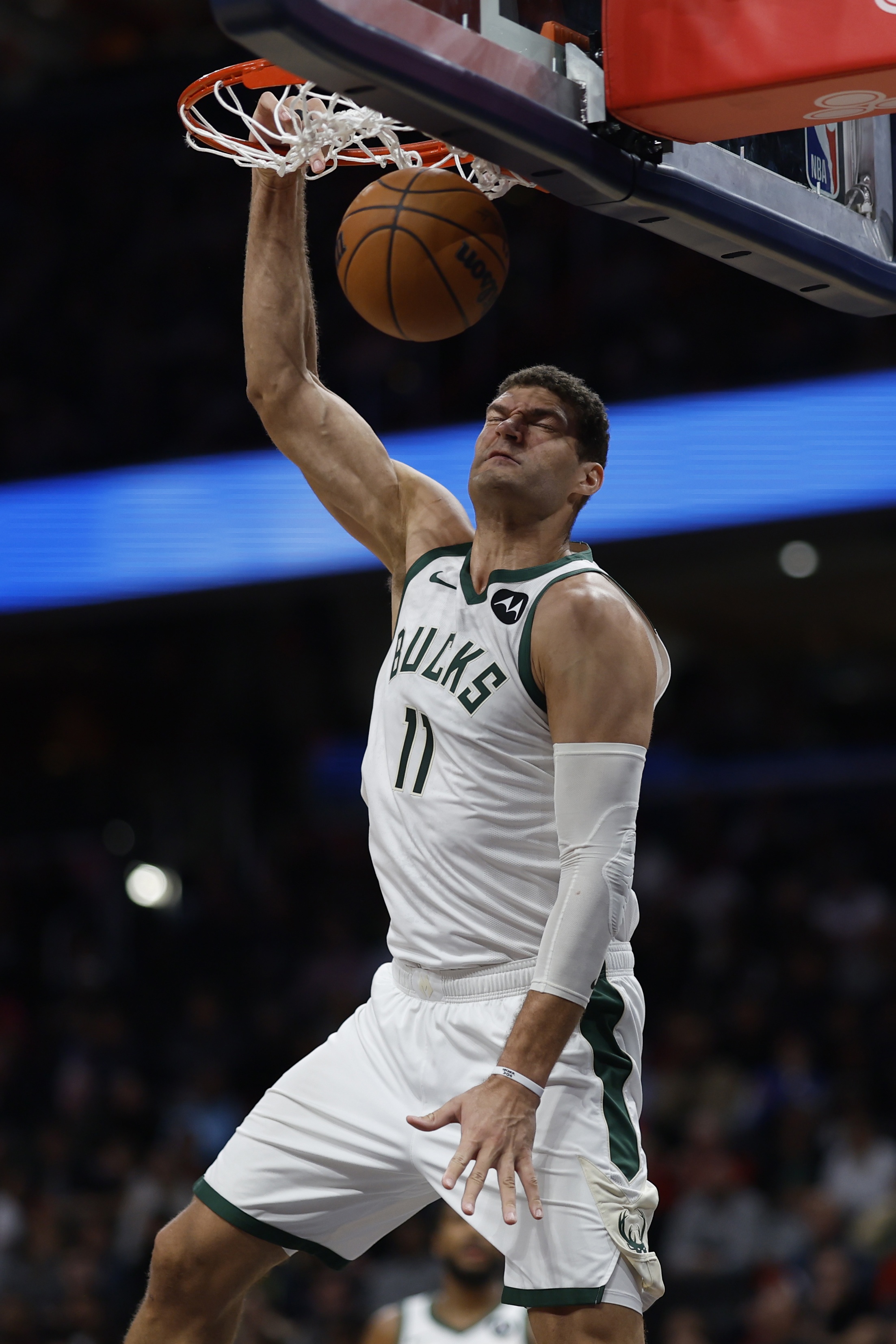  巨靈神！大洛佩斯進(jìn)攻端不懼約基奇 16中7貢獻(xiàn)22分4板3助