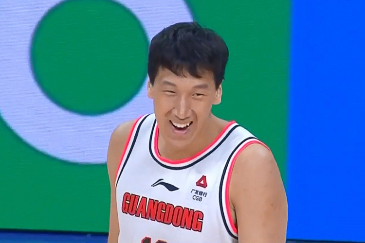  高炮臺(tái)開火！杜潤旺10中8&三分6中5砍下全隊(duì)第二高的21分