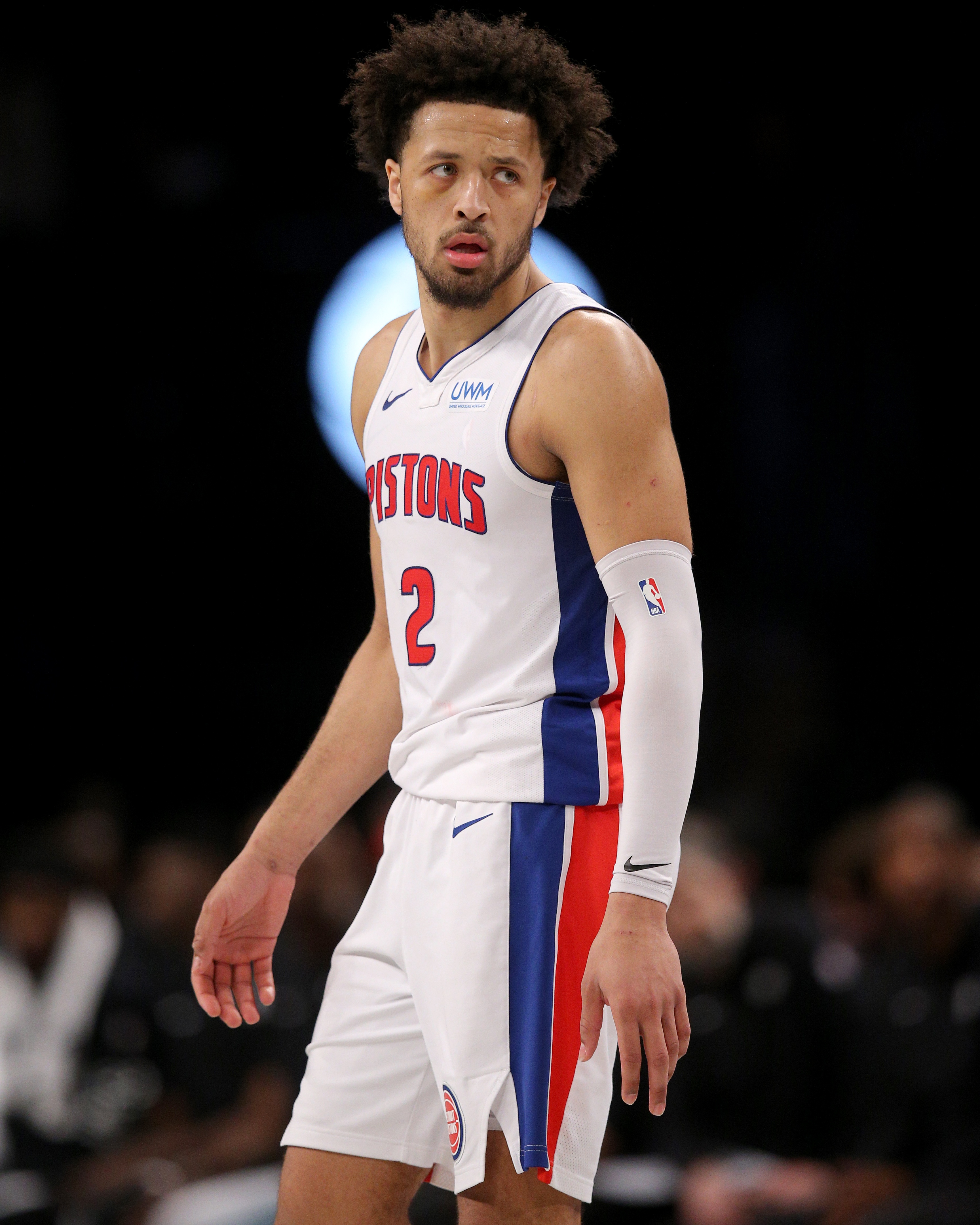  巨星風(fēng)采！CC半場10投8中得到17分6助攻3籃板1搶斷 正負(fù)值+25