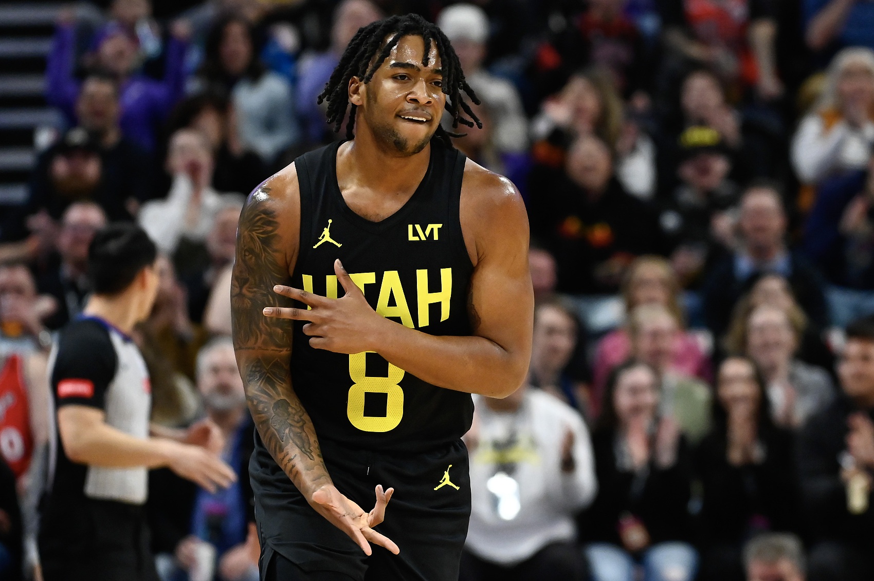  誰(shuí)的部將？爵士后衛(wèi)森薩博半場(chǎng)13中7&三分7中3 拿下17分3助攻