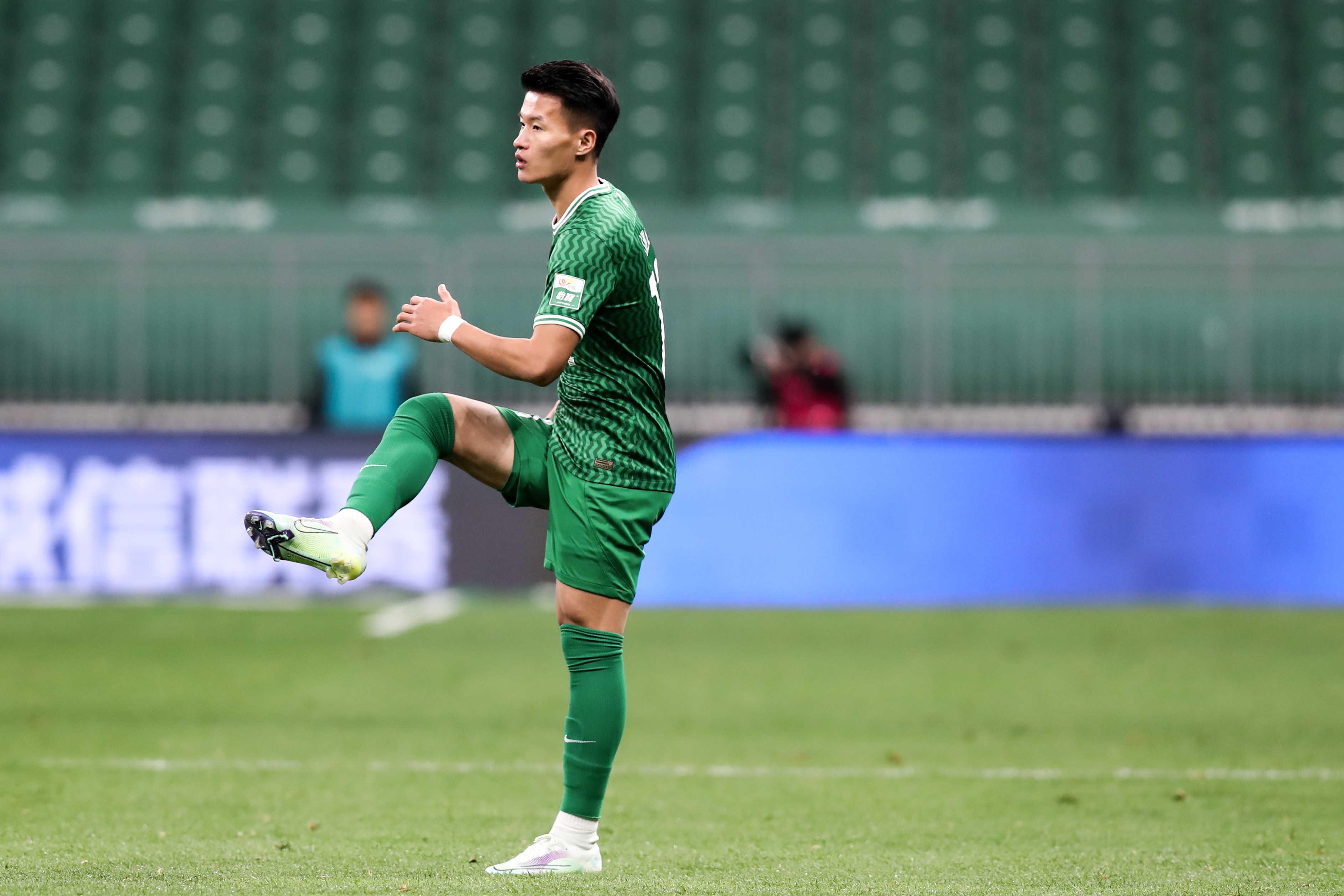  博主：直紅停賽的林良銘，已經(jīng)返回國(guó)安俱樂(lè)部訓(xùn)練