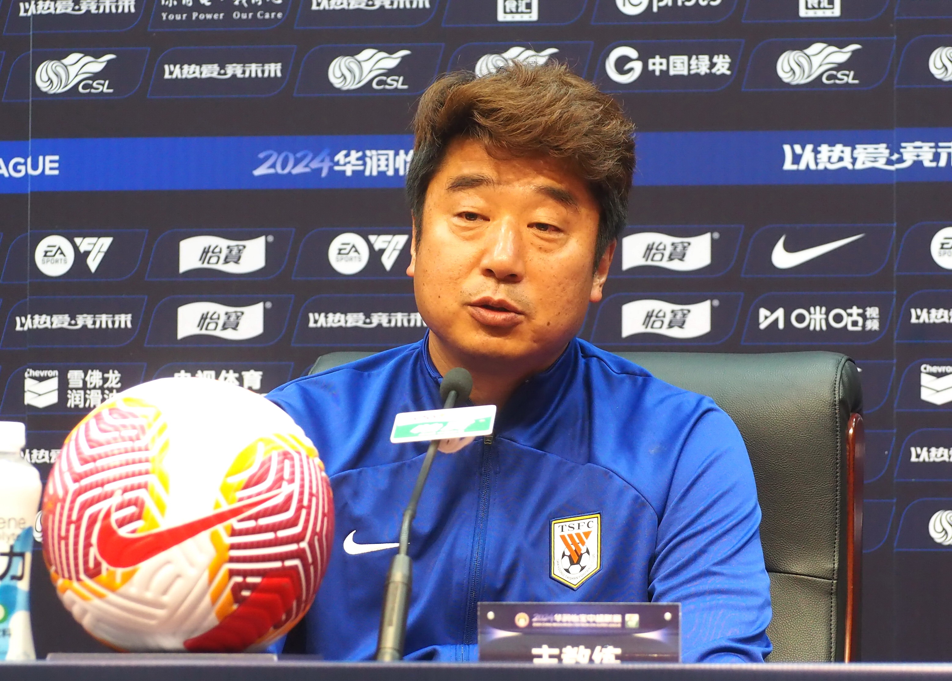  泰山助教：崔康熙想堅(jiān)持到場(chǎng)但身體很不適，于金永很認(rèn)真努力