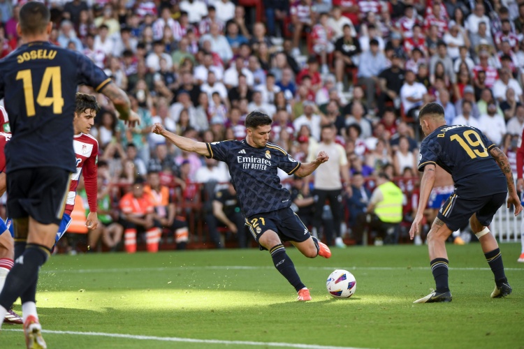  馬卡報(bào)：迪亞斯因不適對陣貝蒂斯提前離場，卡馬文加背部疼痛