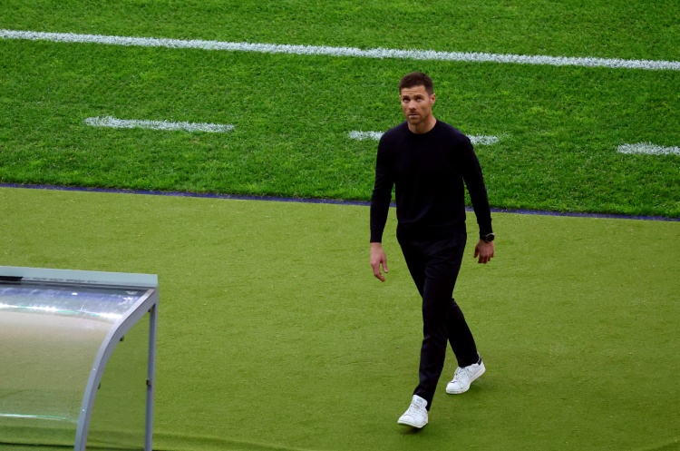  5場(chǎng)不?。“⒙∷鲌?zhí)教勒沃庫(kù)森對(duì)陣拜仁3勝2平，主場(chǎng)2連勝