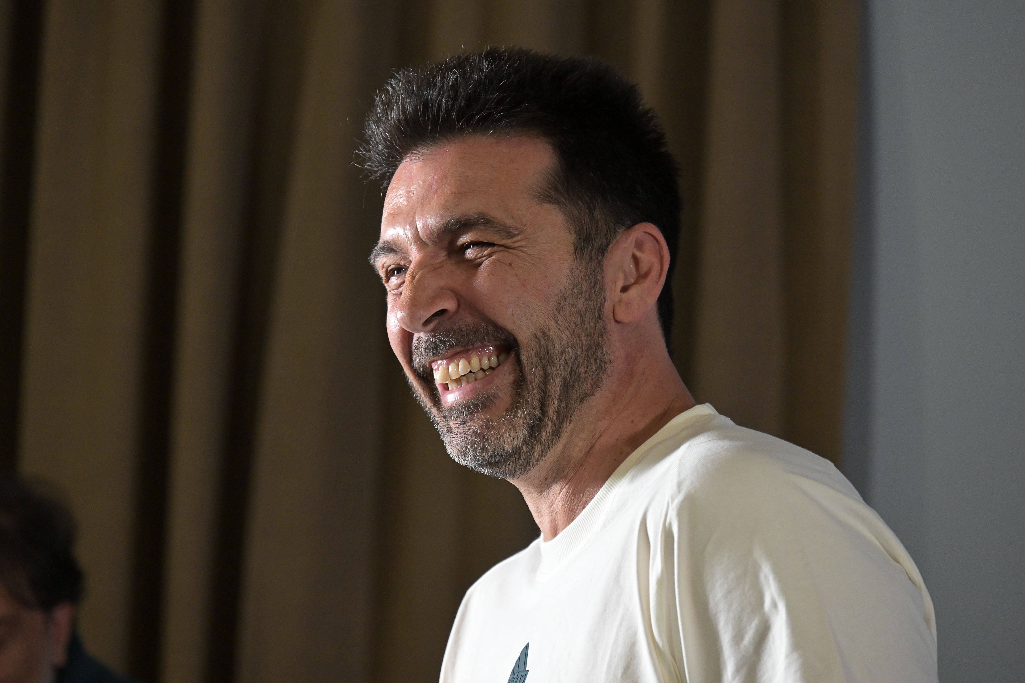  布馮：我不敢相信孔蒂沒有抱怨那不勒斯的轉(zhuǎn)會操作，那還是他嗎？