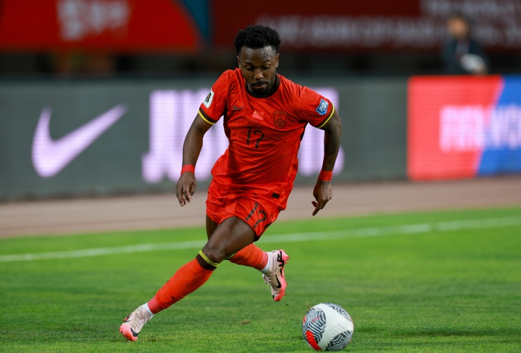  就此別過？費(fèi)南多2024重返國足＆2025無下家，出場(chǎng)7次進(jìn)1球失1點(diǎn)