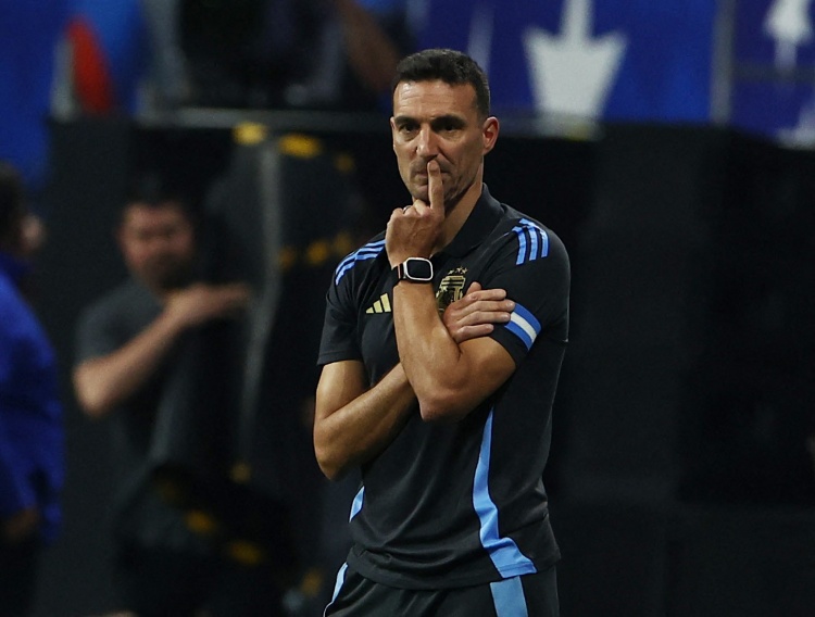  阿根廷總統(tǒng)稱贊球隊(duì)：感謝國家隊(duì)帶來這個(gè)充滿歡樂的夜晚！