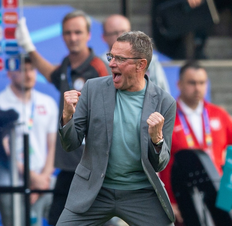  記者：拜仁沒有和朗尼克接觸，未來也沒有邀請其任職的計劃