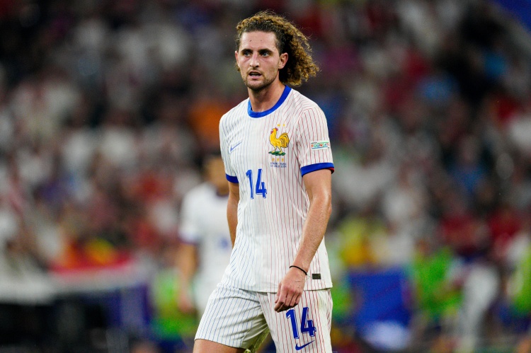  遭球迷瘋狂辱罵！法媒：法國將士們在集訓(xùn)時向拉比奧特表達(dá)支持