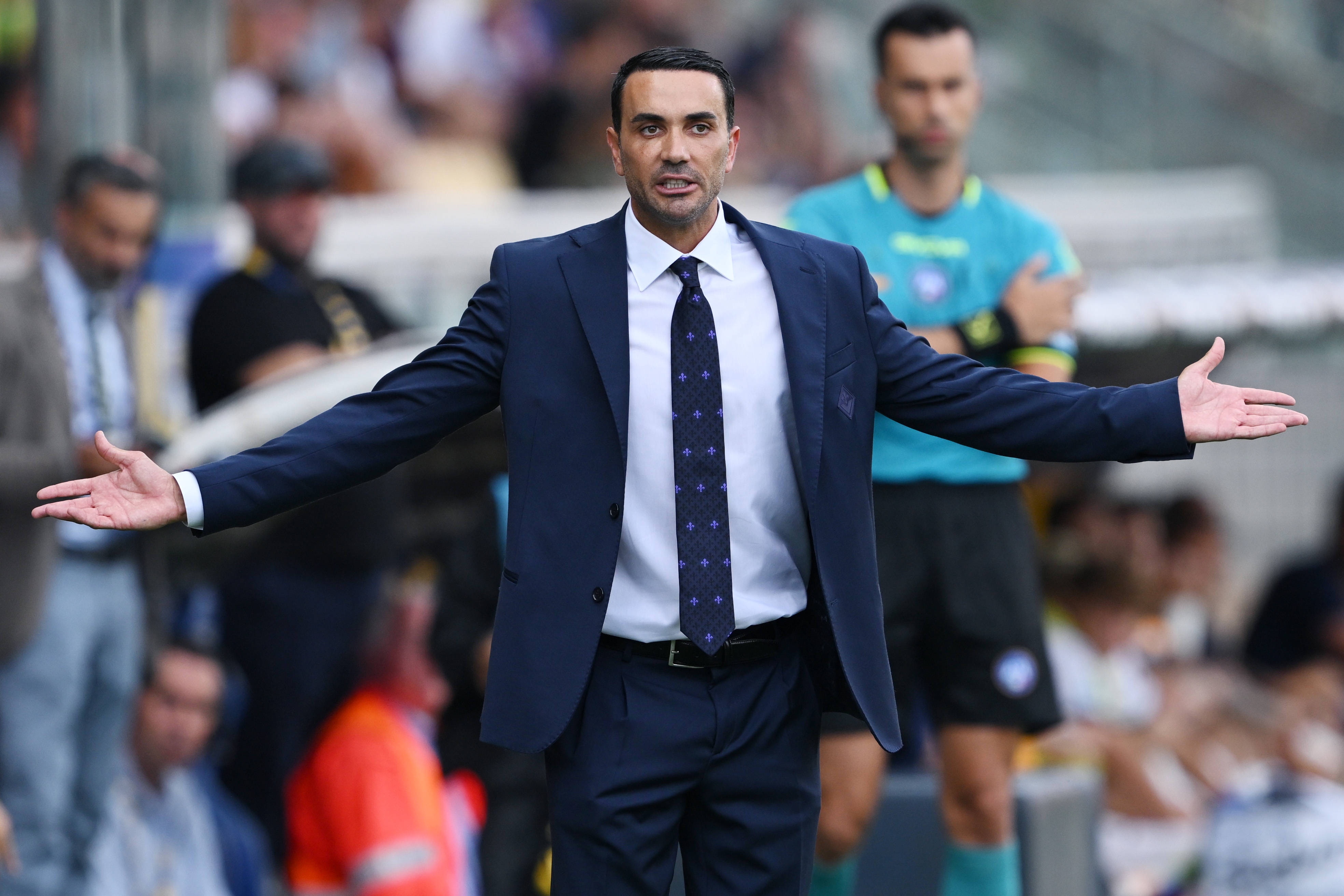  佛羅倫薩主帥：角球前足球已出界20厘米，VAR介入的規(guī)則應(yīng)該改變