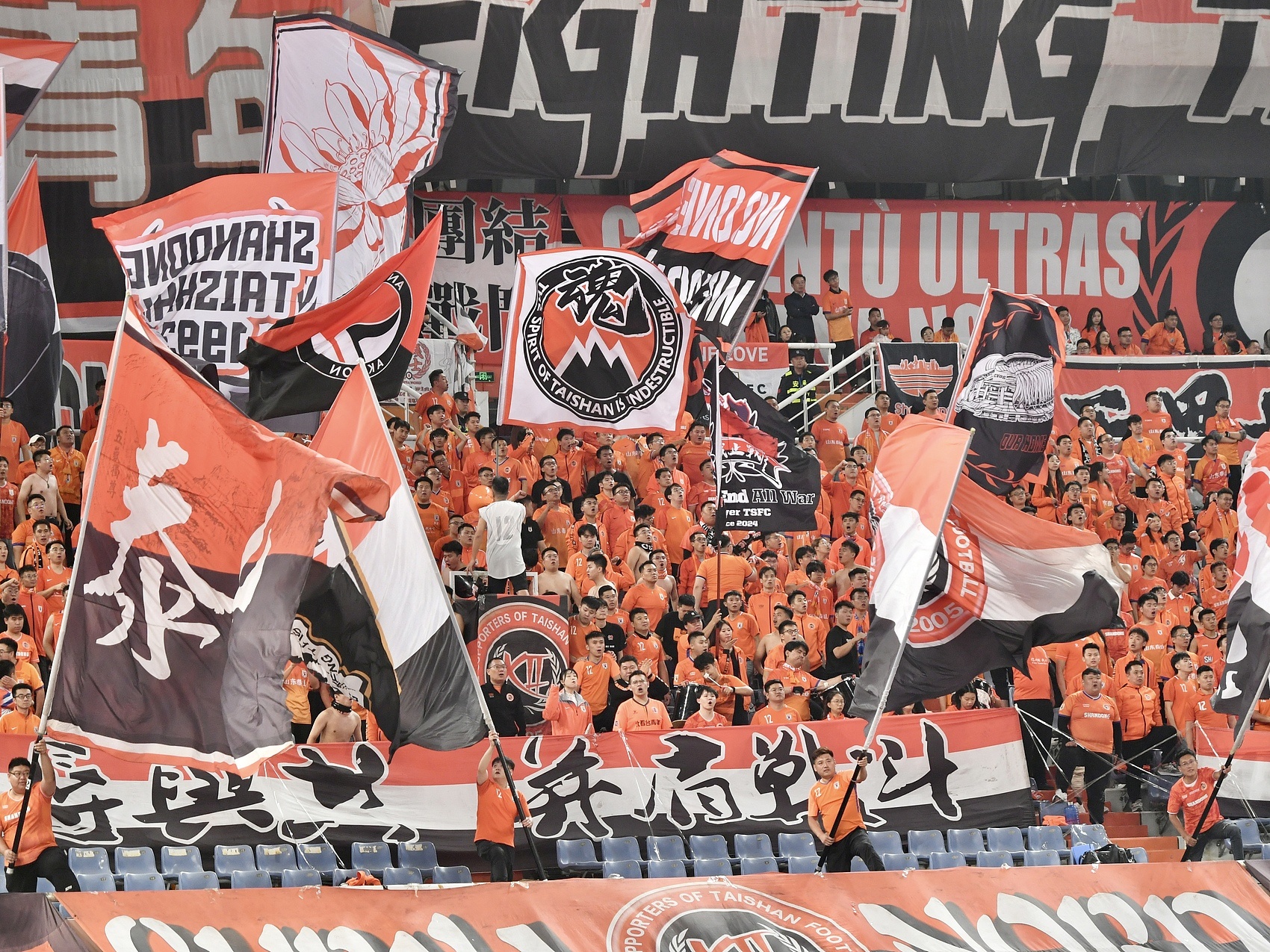  火爆！共22876名球迷現(xiàn)場觀戰(zhàn)山東泰山vs河南隊