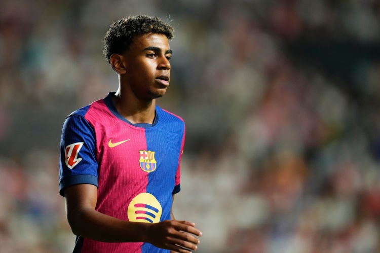  記者：在對陣?yán)古翣栺R斯遭遇踩踏后，亞馬爾沒有參加訓(xùn)練