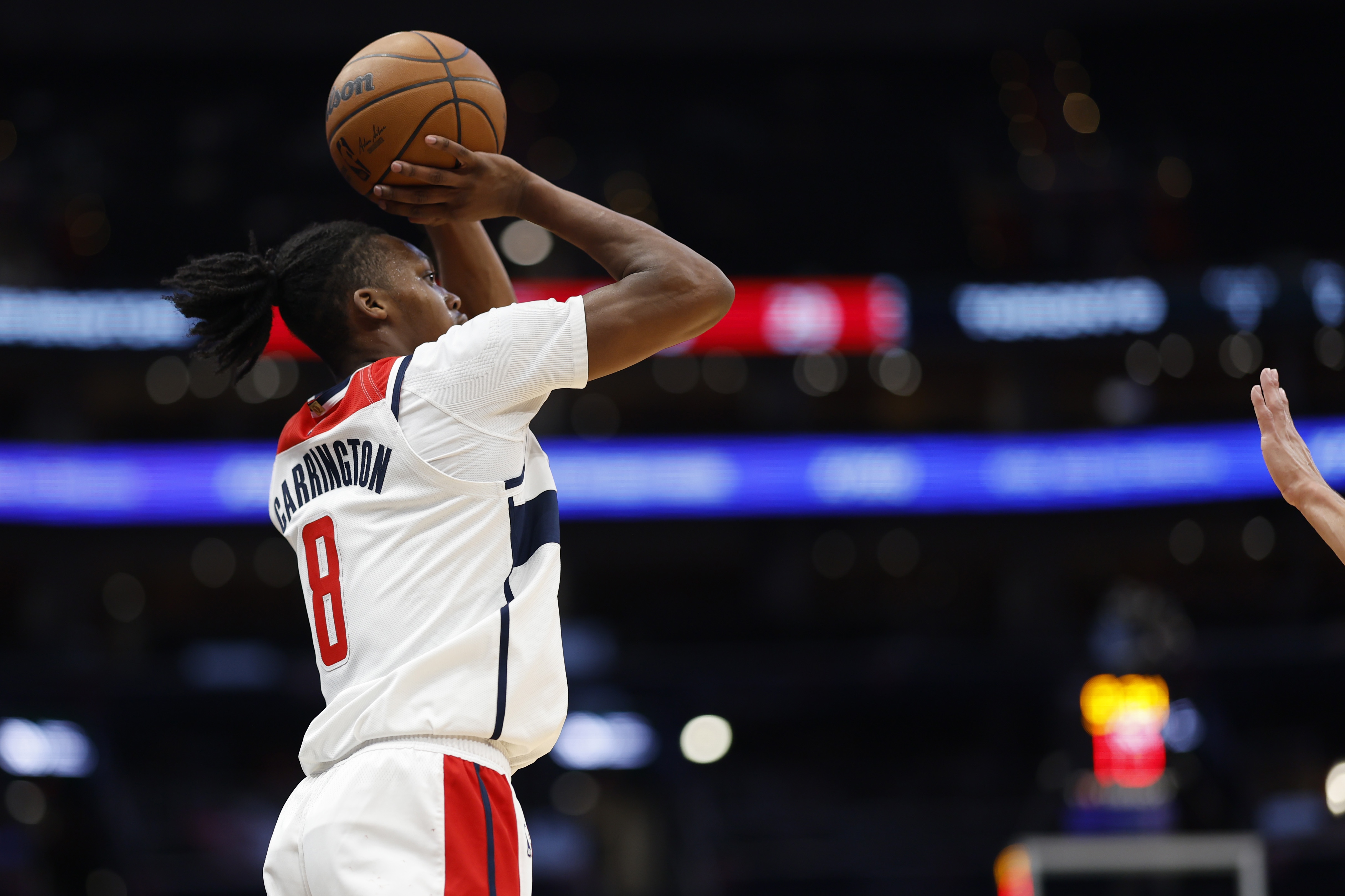  卡林頓本賽季已進113記三分 創(chuàng)造奇才隊史新秀單賽季三分命中紀錄