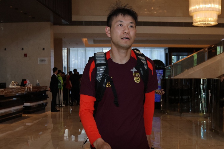  李源一3次助攻位居助攻榜榜首，李璇：再看伊萬發(fā)言覺得有種錯亂