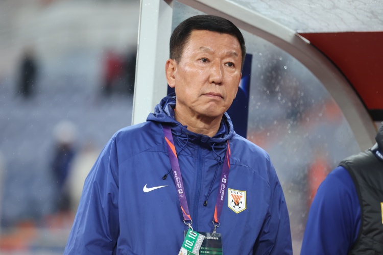  魯媒：崔康熙復(fù)出將出席今天的賽前發(fā)布會(huì)，黃政宇一同出席