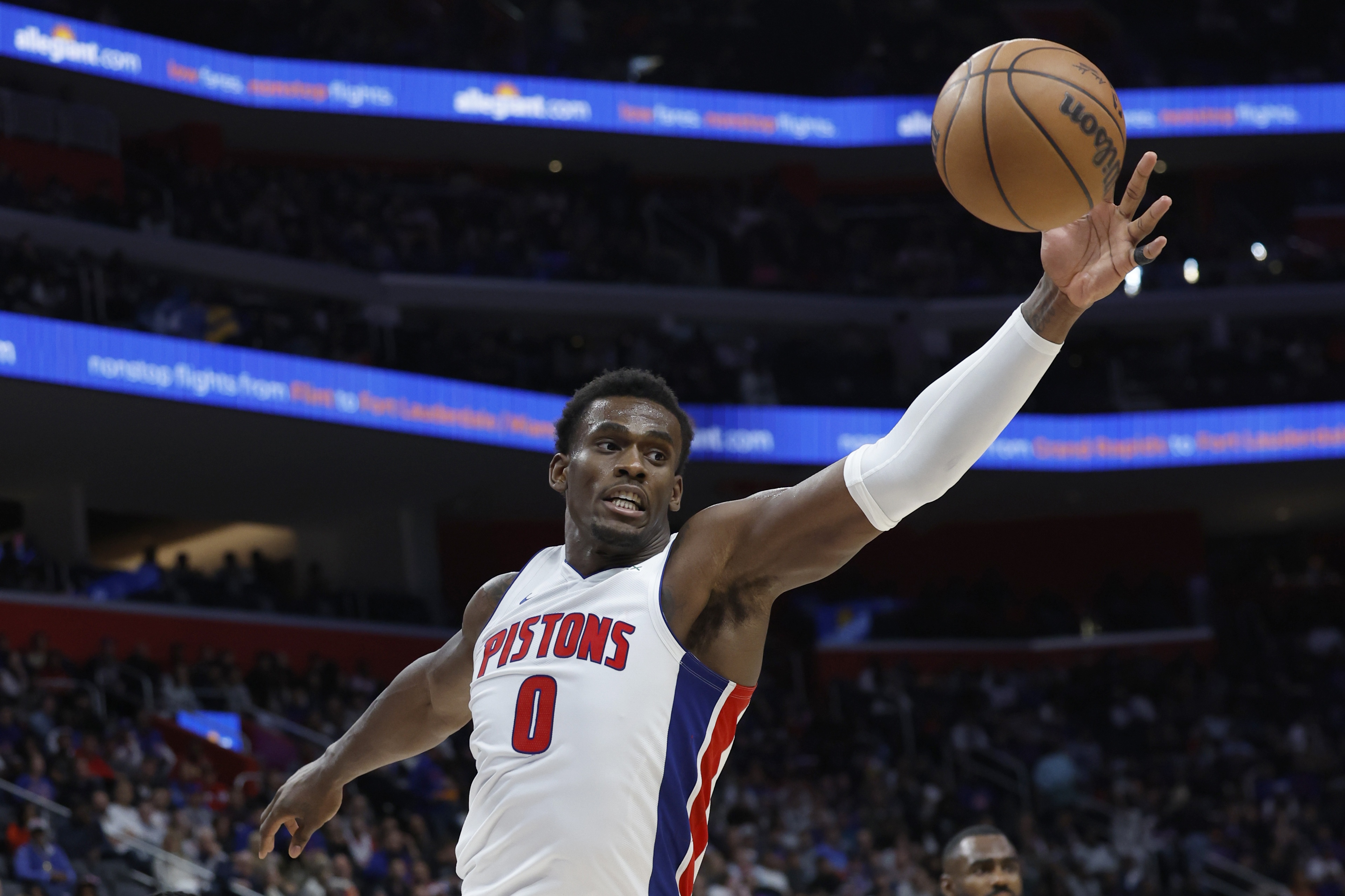  內(nèi)線支柱！杜倫8中4拿到12分 狂攬19籃板