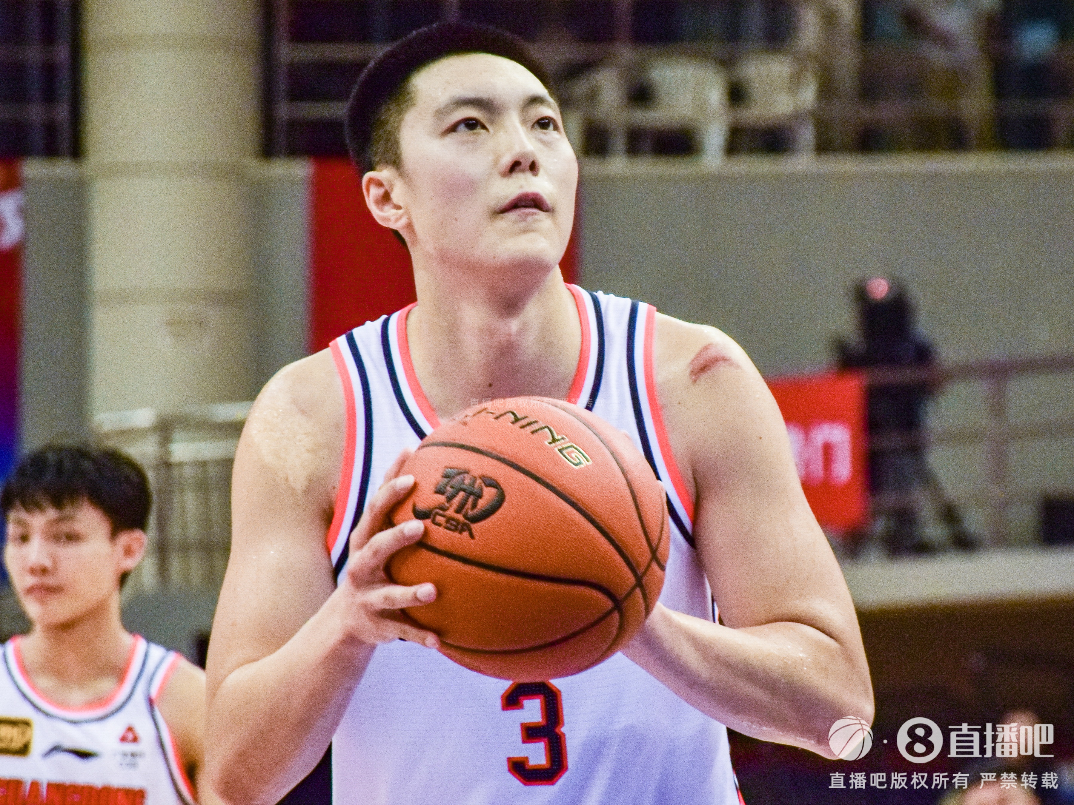  可圈可點！胡明軒半場三分3中2拿到9分3板6助 正負值+12最高