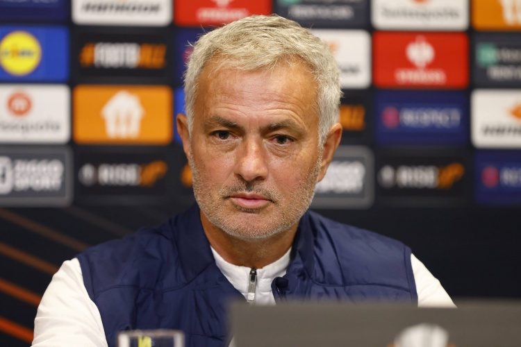  穆帥：我不能說出真實(shí)想法否則會(huì)被處罰 有3個(gè)無可爭(zhēng)議的點(diǎn)球未判